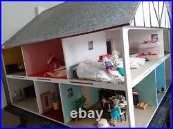 1965 fully furnished wooden dolls house, w 75, h 60, d 55, 3-side opening