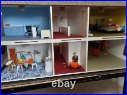 1965 fully furnished wooden dolls house, w 75, h 60, d 55, 3-side opening