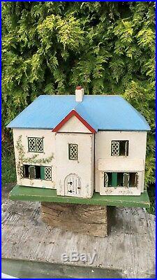 Beautiful Antique Vintage Wooden Dolls House With Opening Doors