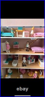 Beautiful Wooden Dolls House With Complete Set Beautiful Wooden Dolls House With Complete Set
