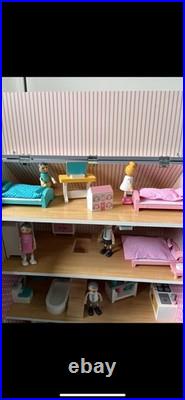 Beautiful Wooden Dolls House With Complete Set