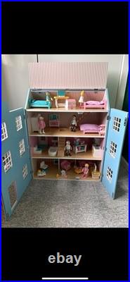 Beautiful Wooden Dolls House With Complete Set