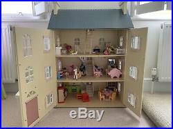 Beautiful wooden dolls house with furniture, dolls, electrics, VGC