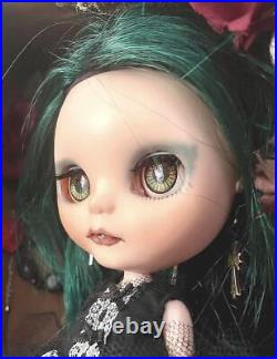 Blythe Doll With Wooden House