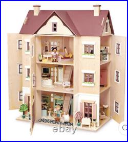 Fantail Hall Doll House brand new wooden house only need to assemble all boxed