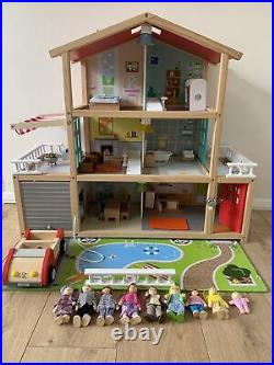 Hape Doll Family Mansion/Furniture/Dolls in Excellent Condition