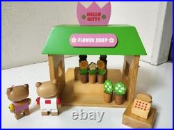 Hello Kitty 4 Wooden Dolls Including Daniel Flower Shop