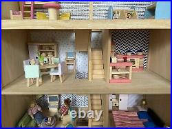 Large Wooden dolls house With basement