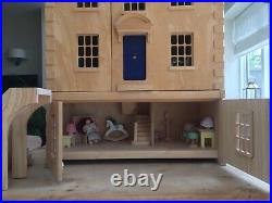 Pintoy Marlborough Wooden Dolls House With Basement