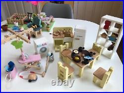 Pintoy Wooden Marlborough Dolls House and contents
