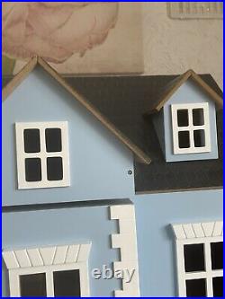 Victorian Styled Blue Wooden Dolls House 9 Rooms collectable Piece With Dolls