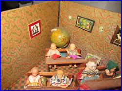 Vintage school dollhouse cardboard classroom with 7 dolls + teacher 41x33x22