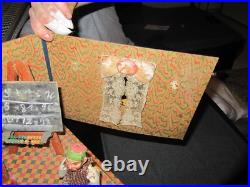 Vintage school dollhouse cardboard classroom with 7 dolls + teacher 41x33x22