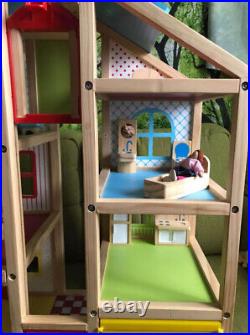 Wooden 29.5in Tall dolls house, Excellent Condition, Melissa & Doug