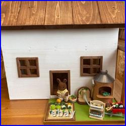 Wooden house for 1/6 dolls, handmade miniature, Sylvanian Families, Petit